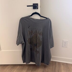 URBAN OUTFITTERS DEF LEPPARD TEE